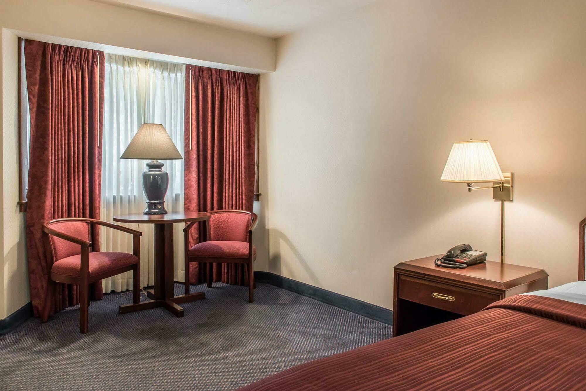 Quality Inn Bedford Buitenkant foto