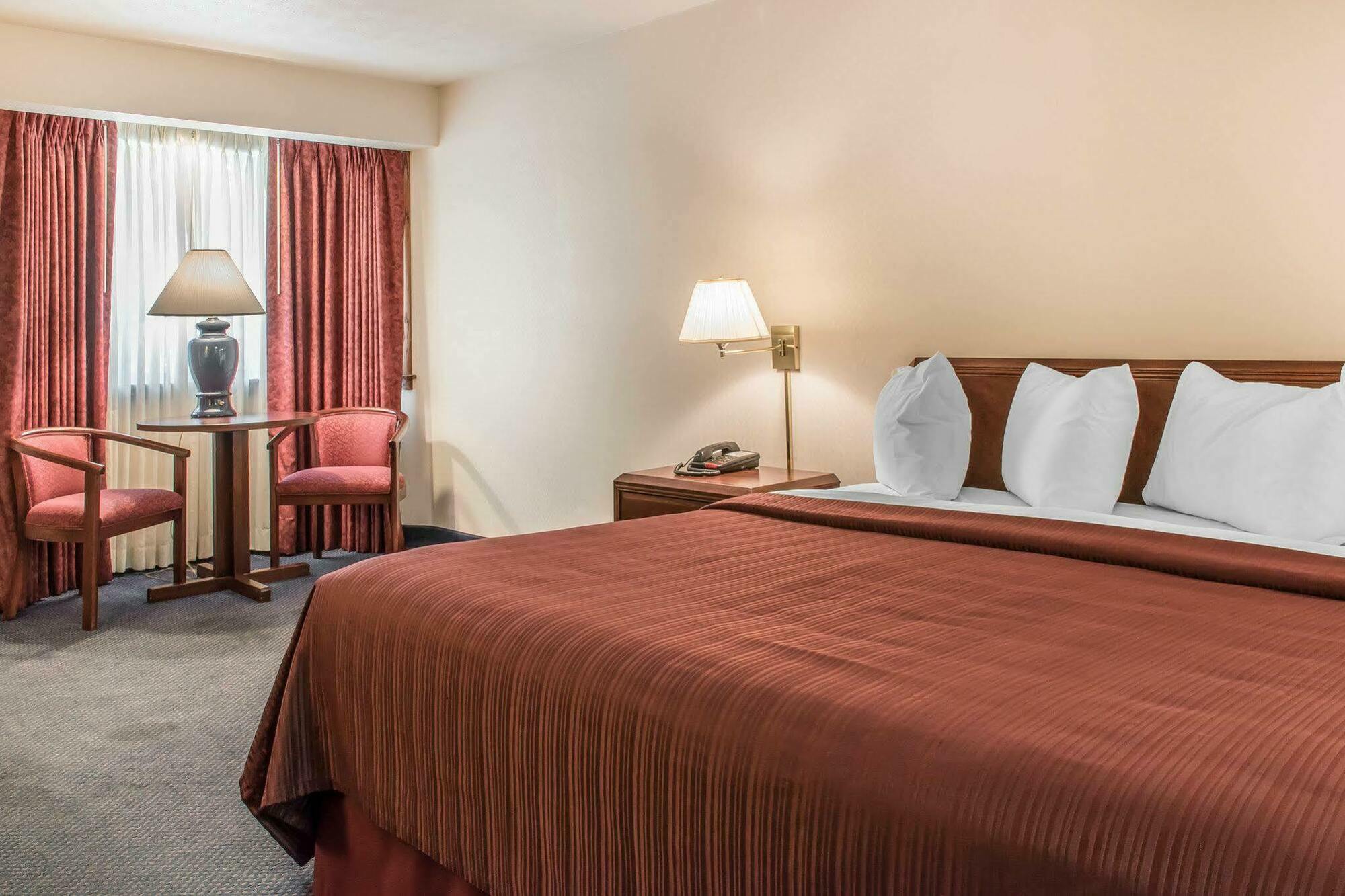 Quality Inn Bedford Buitenkant foto