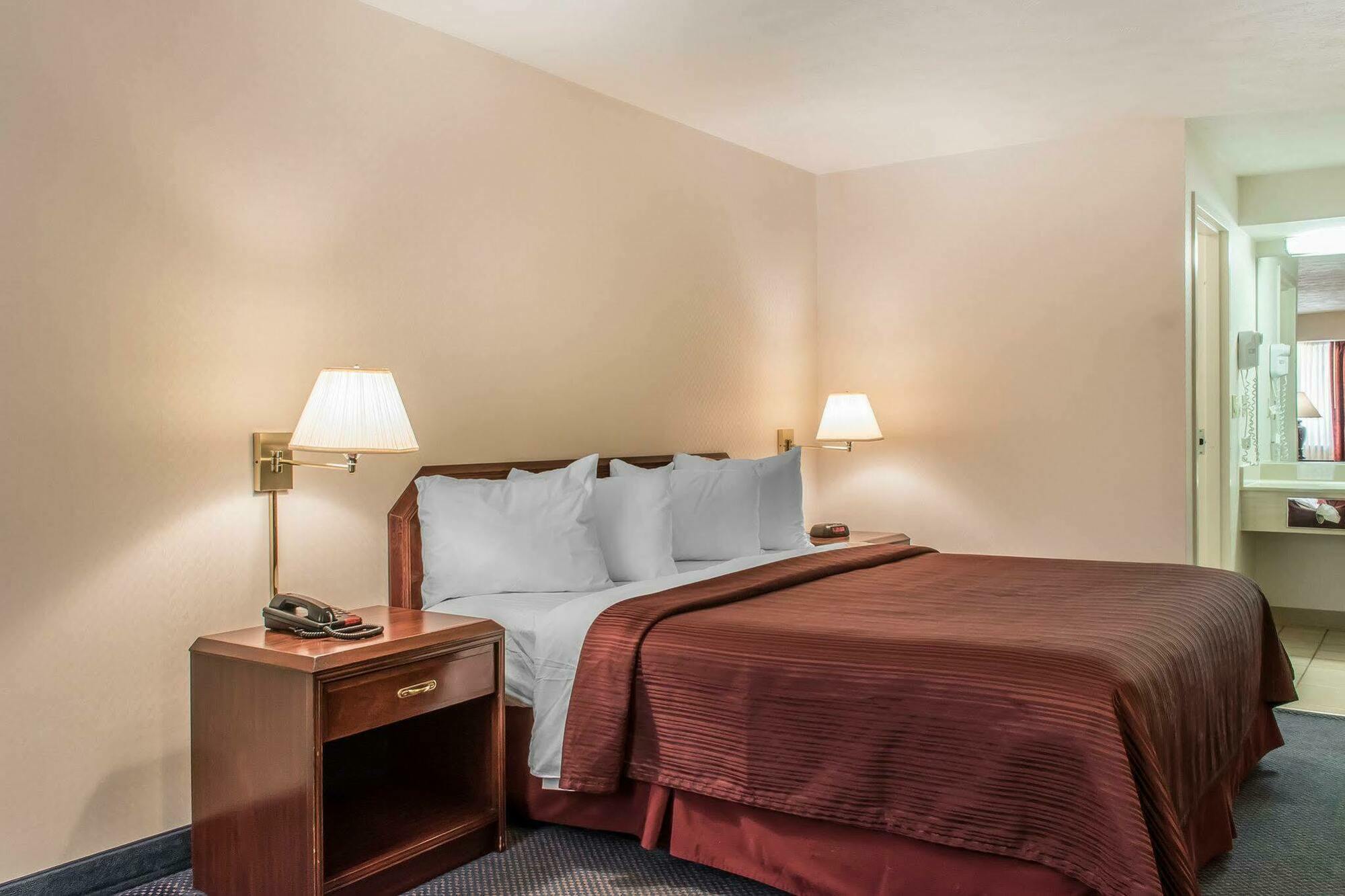 Quality Inn Bedford Buitenkant foto